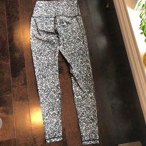 Lululemon wunder under